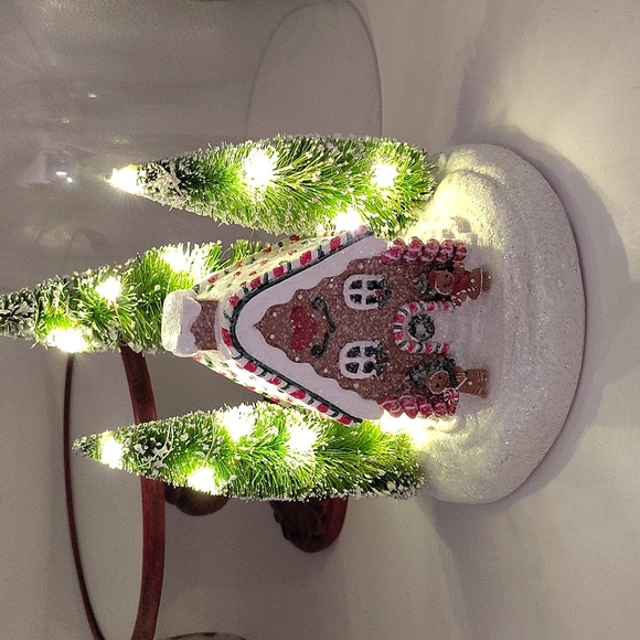 Valerie Holiday Scenes Gingerbread House Dome Illuminated Xmas Decor Unique - Picture 5 of 8